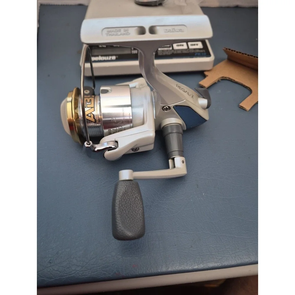 DAIWA REGAL Z 2500IA FISHING REEL SPINNING REEL NEW with box‎ and extra reel